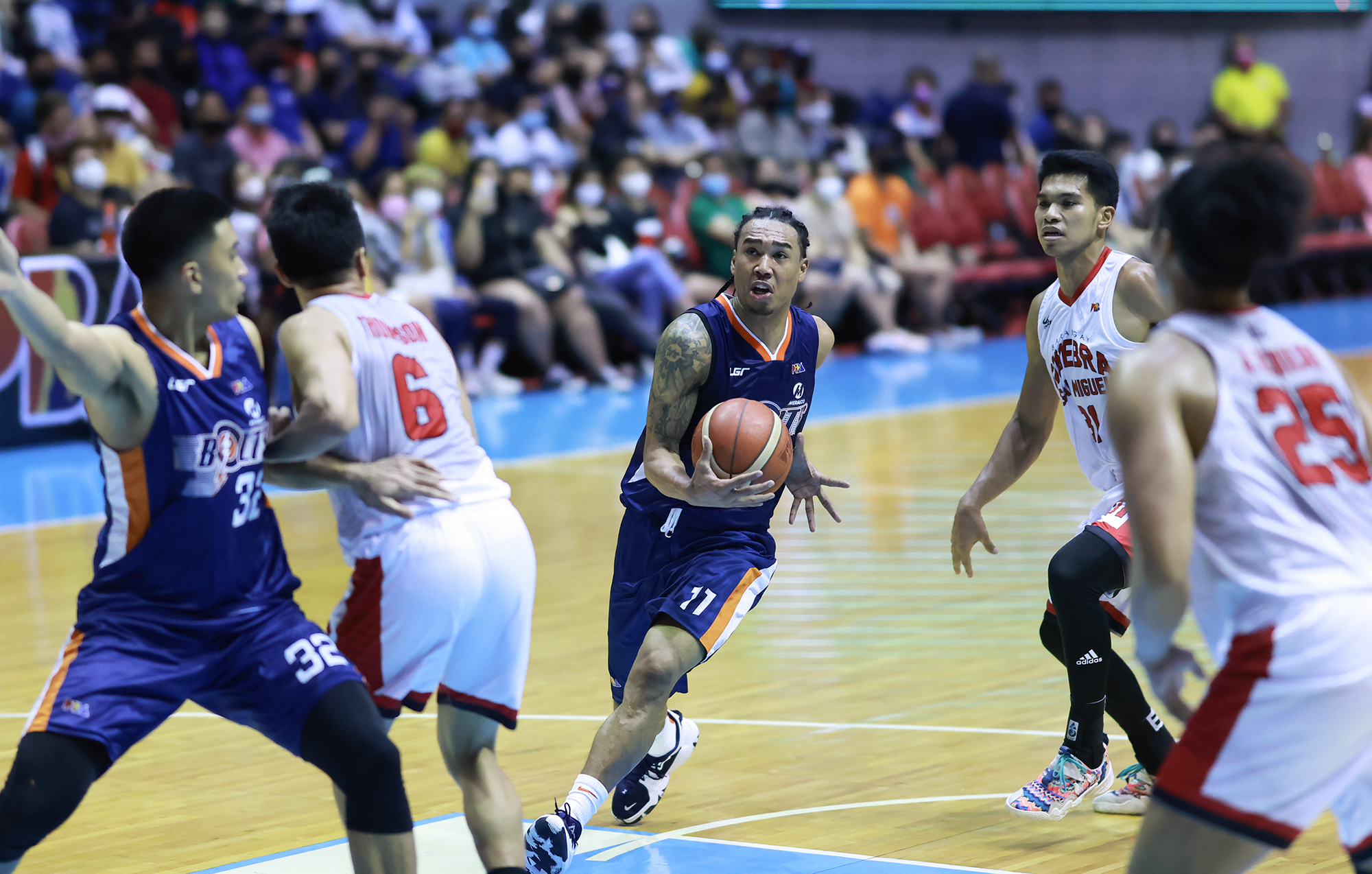 Meralco's Chris Newsome.