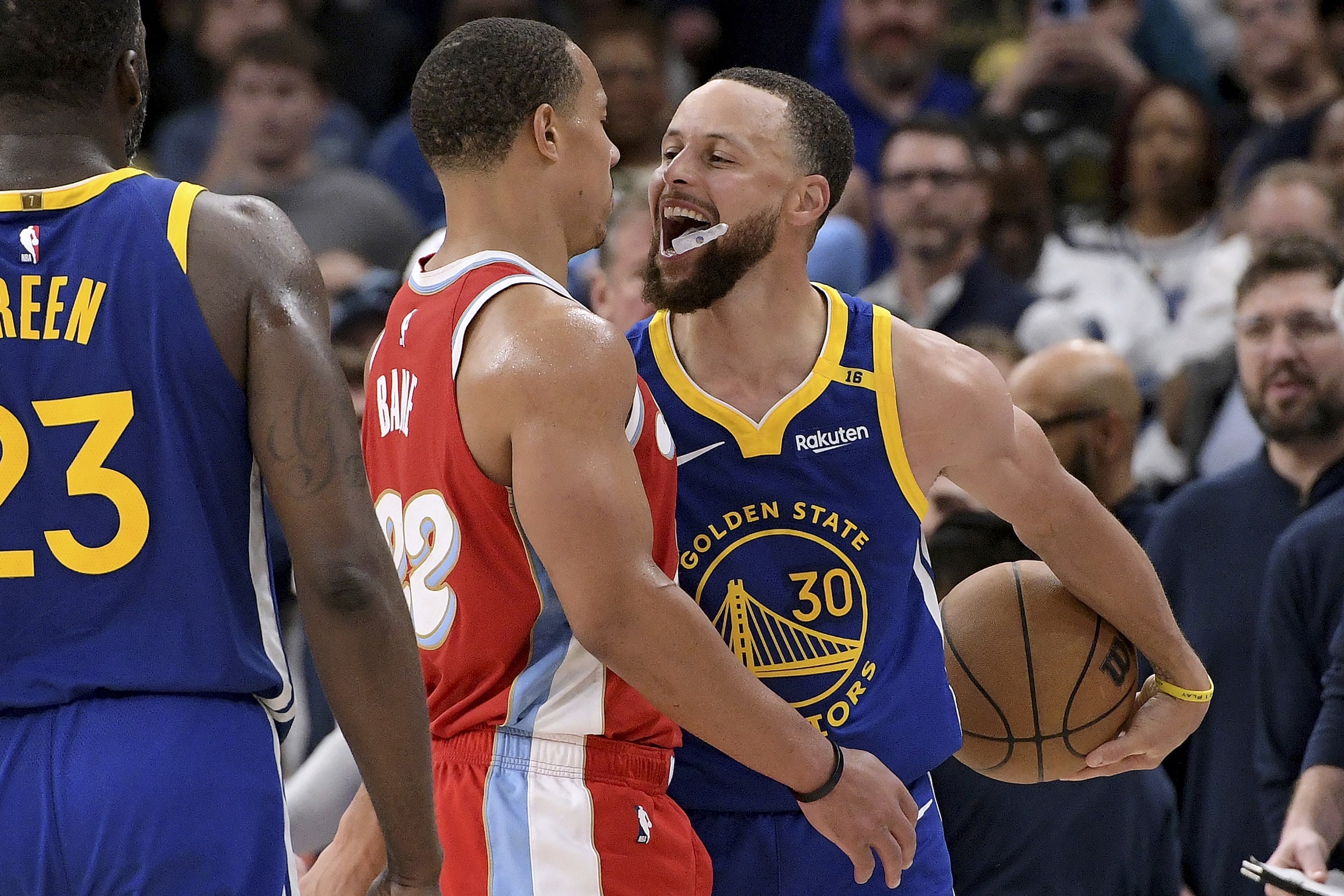 Steph Curry scores 52, hits 12 3-pointers Warriors beat Grizzlies NBA
